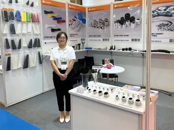 Attend exhibitions Attend exhibitions