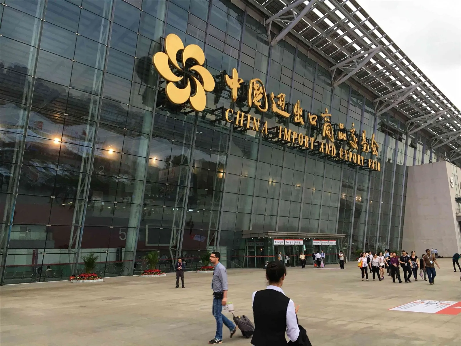 Attend exhibitions Attend exhibitions